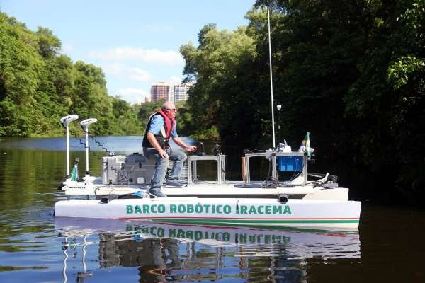 Funceme avalia uso de barco robótico em projetos de monitoramento de açudes