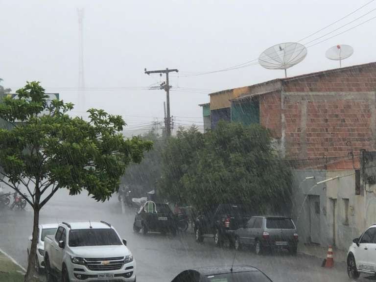 Chove em mais 120 municípios entre sábado e domingo; Fortaleza registra seus maiores acumulados do ano