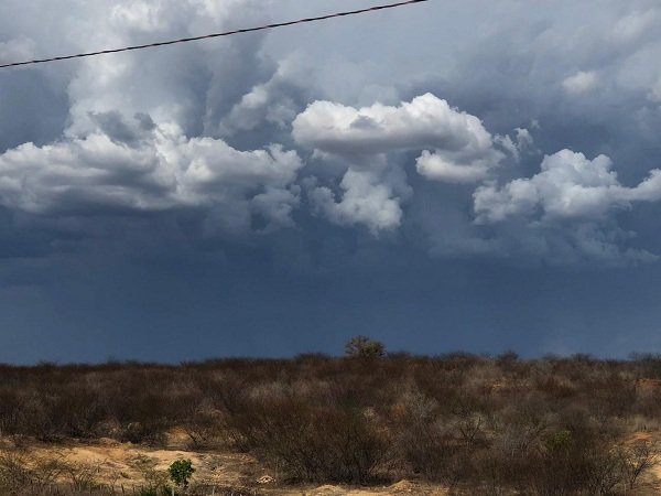 Cariri, Inhamuns, litorais de Fortaleza e Pecém seguem com tendência de chuvas até esta terça